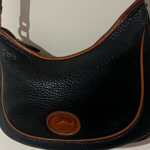 Rare!90’s vintage Dooney & Bourke Crescent shoulder bag:All weather leather Navy